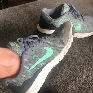 Nike running shoe cloud QT